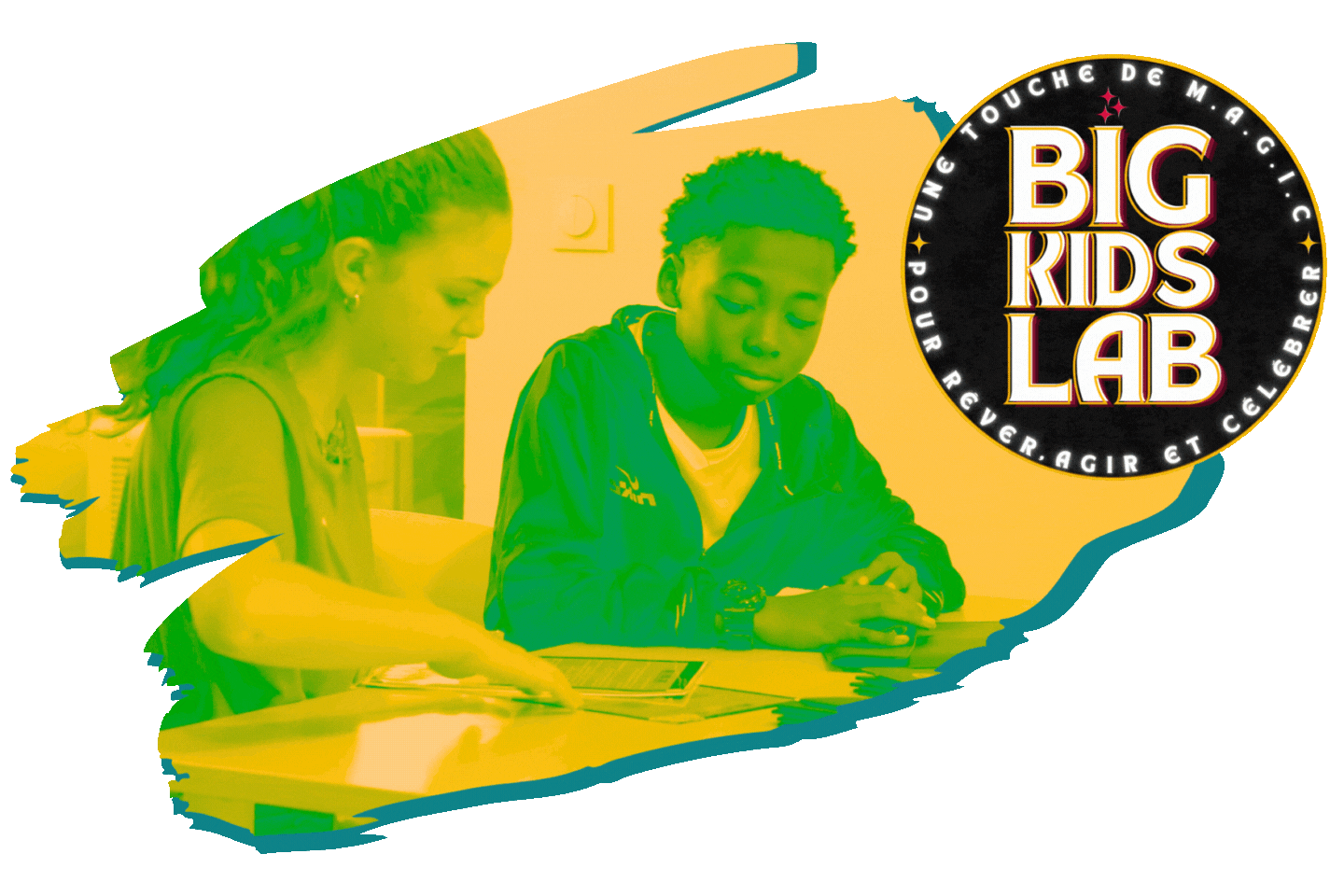 Deux jeunes participent à un atelier Big Kids Lab ✨, un programme qui développe la créativité, la curiosité et l’engagement à travers des activités ludiques et collaboratives.